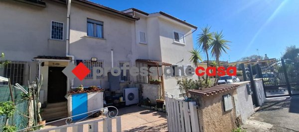 casa indipendente in vendita a Pomezia in zona Pratica di Mare