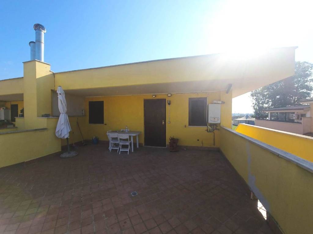 appartamento in vendita a Pomezia in zona Torvaianica Alta