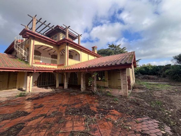 casa indipendente in vendita a Pomezia