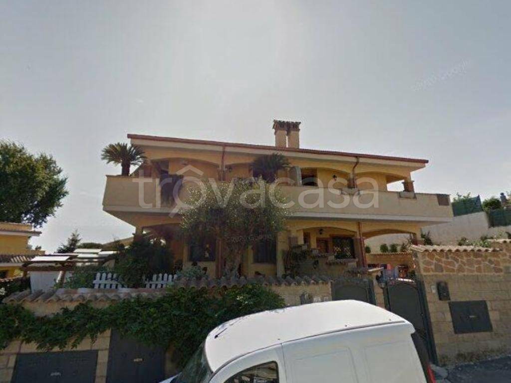 casa indipendente in vendita a Pomezia