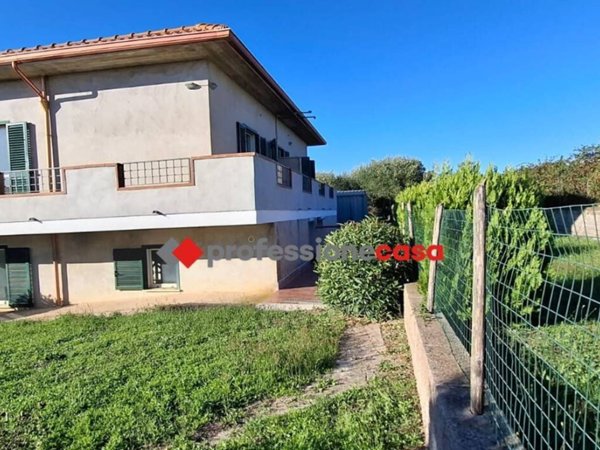 casa indipendente in vendita a Pomezia in zona Castagnetta