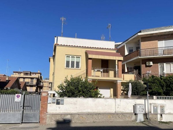 appartamento in vendita a Pomezia in zona Torvaianica