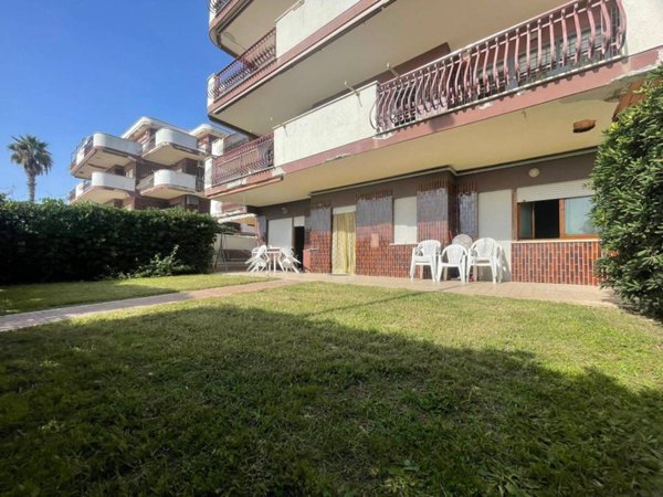 appartamento in vendita a Pomezia in zona Torvaianica