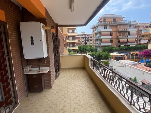 intera palazzina in vendita a Pomezia in zona Torvaianica