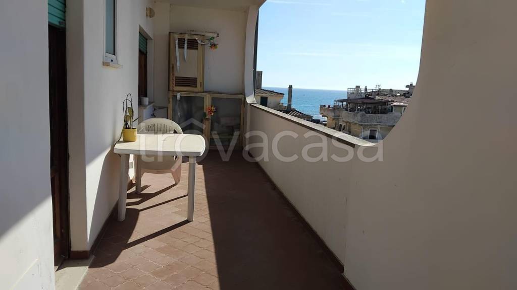 appartamento in vendita a Pomezia in zona Torvaianica