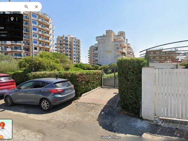 intera palazzina in vendita a Pomezia in zona Torvaianica