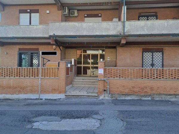 appartamento in vendita a Pomezia in zona Torvaianica
