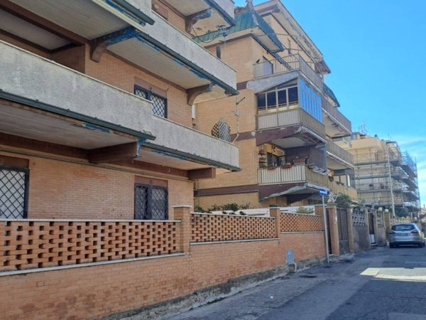 appartamento in vendita a Pomezia in zona Torvaianica