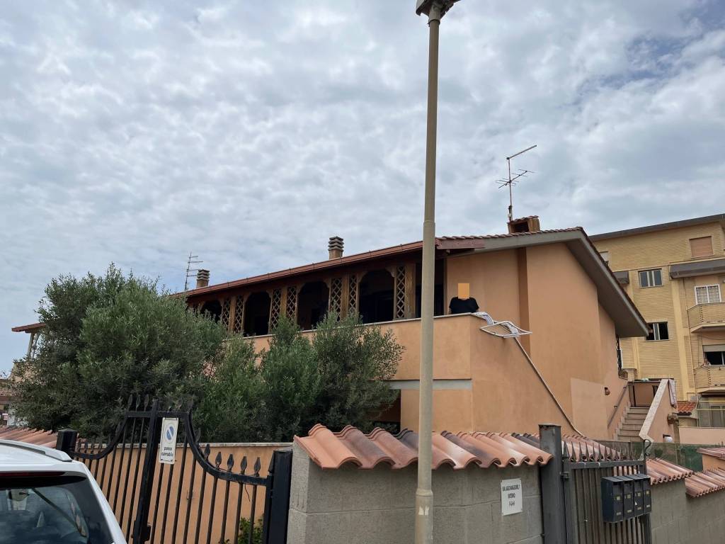 casa indipendente in vendita a Pomezia in zona Torvaianica