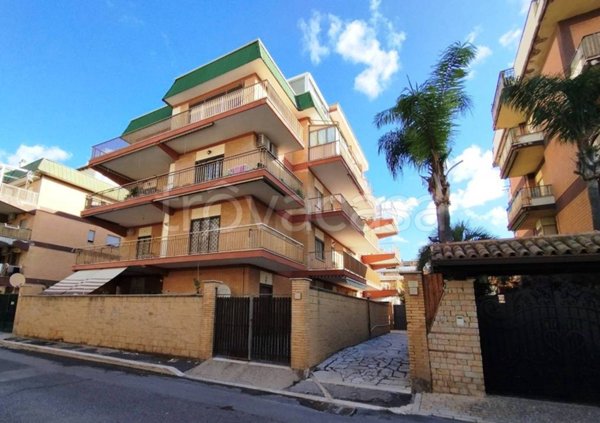appartamento in vendita a Pomezia in zona Torvaianica