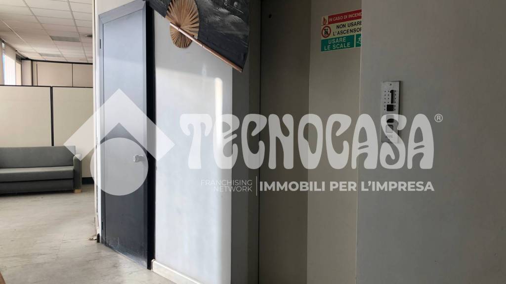 capannone in vendita a Pomezia