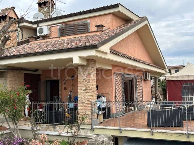 casa indipendente in vendita a Pomezia in zona Campo Jemini