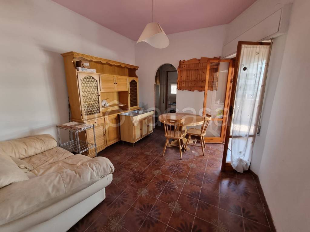 appartamento in vendita a Pomezia in zona Torvaianica