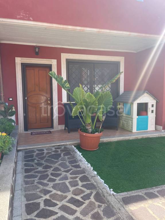 casa indipendente in vendita a Pomezia in zona Torvaianica