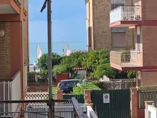 appartamento in vendita a Pomezia in zona Torvaianica