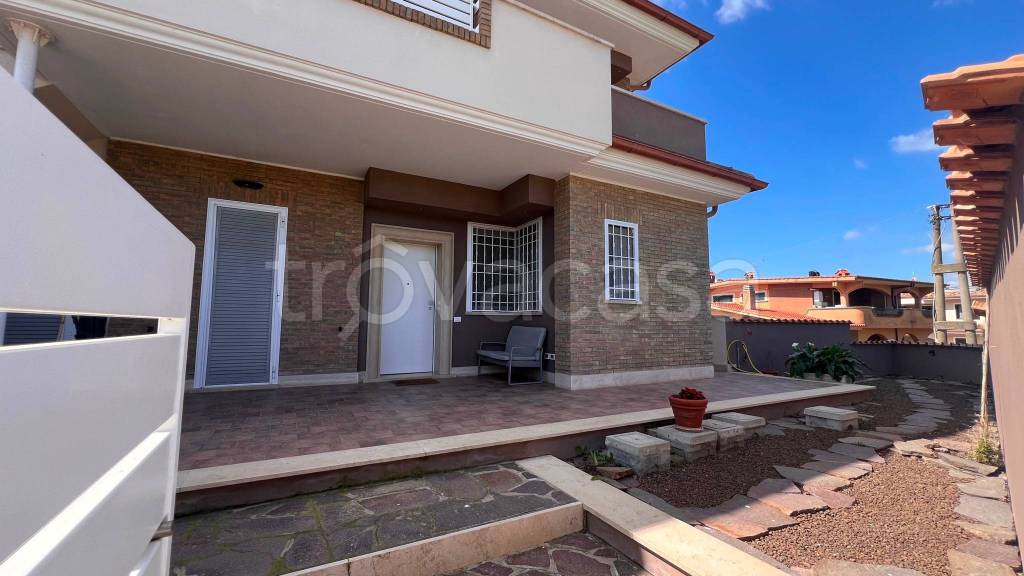 appartamento in vendita a Pomezia in zona Torvaianica Alta