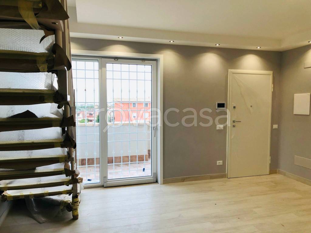 appartamento in vendita a Pomezia in zona Torvaianica Alta