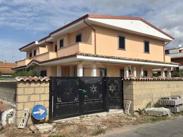casa indipendente in vendita a Pomezia