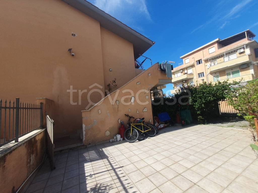 casa indipendente in vendita a Pomezia in zona Torvaianica