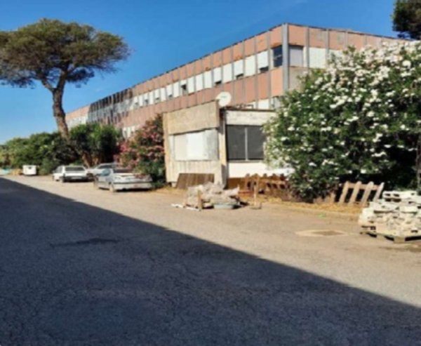 capannone in vendita a Pomezia