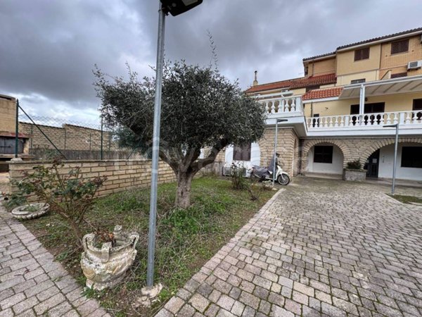 appartamento in vendita a Pomezia in zona Santa Palomba