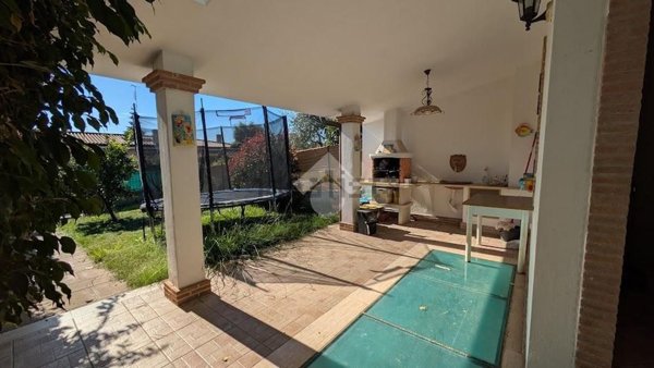 casa indipendente in vendita a Pomezia in zona Colli di Enea
