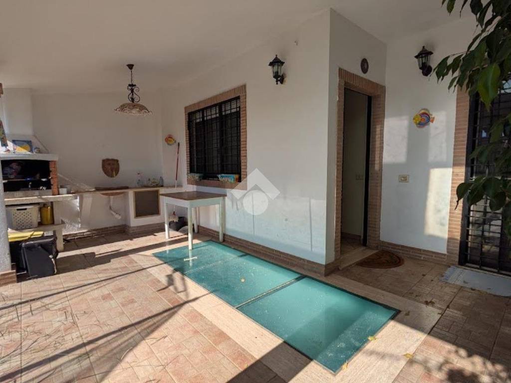 casa indipendente in vendita a Pomezia in zona Colli di Enea