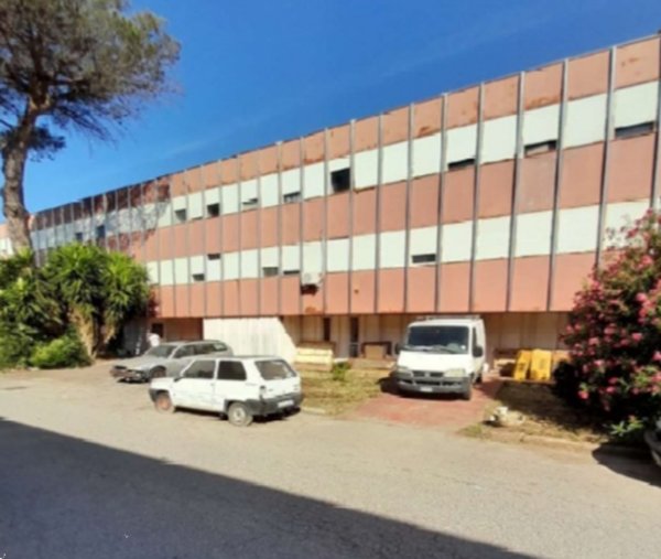 capannone in vendita a Pomezia