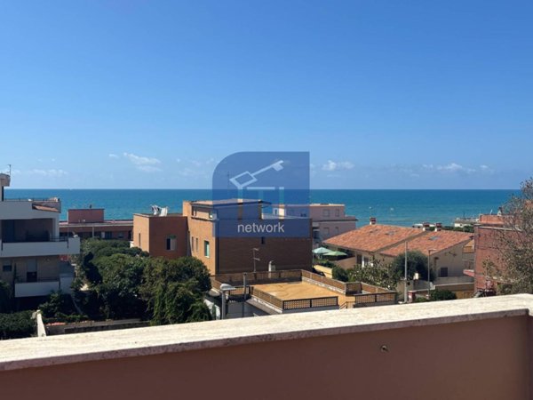 appartamento in vendita a Pomezia in zona Torvaianica