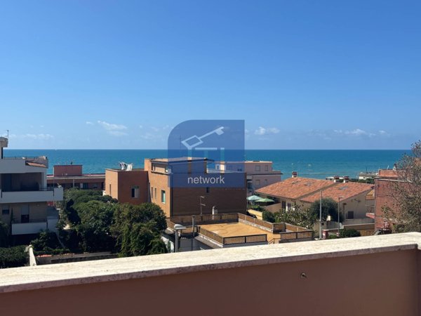 appartamento in vendita a Pomezia in zona Torvaianica