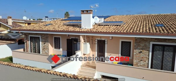 casa indipendente in vendita a Pomezia in zona Torvaianica