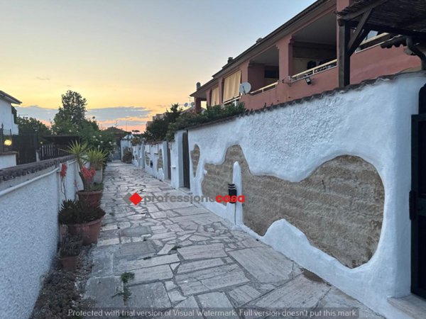 casa indipendente in vendita a Pomezia in zona Torvaianica