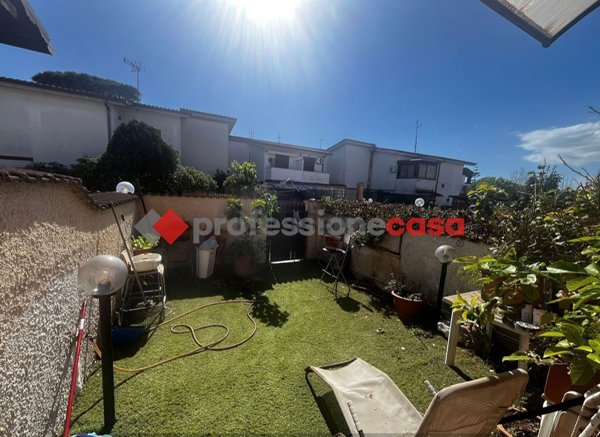 appartamento in vendita a Pomezia in zona Campo Ascolano