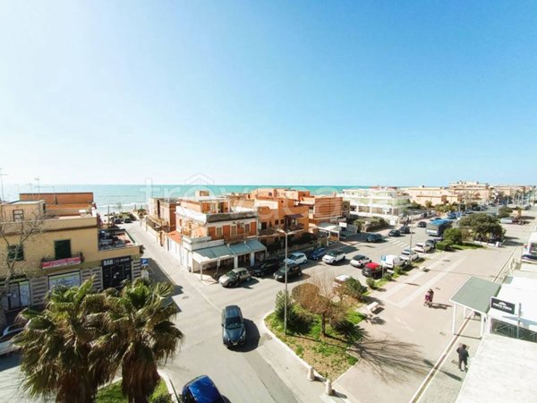 appartamento in vendita a Pomezia in zona Torvaianica