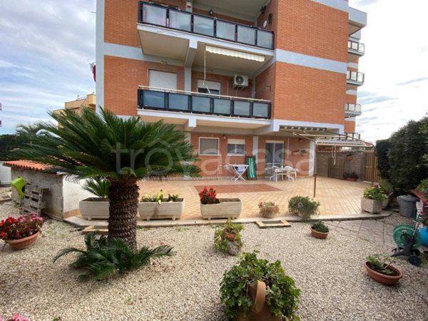 appartamento in vendita a Pomezia in zona Torvaianica