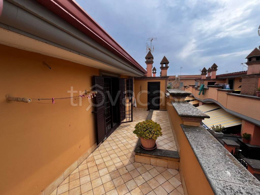 casa indipendente in vendita a Pomezia in zona Torvaianica