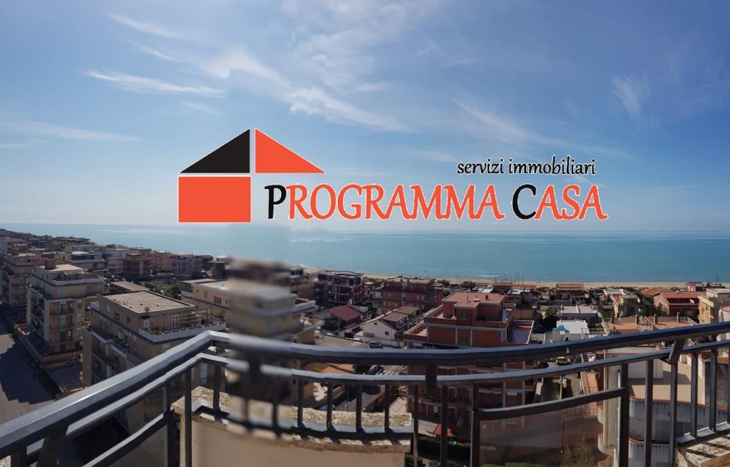 appartamento in vendita a Pomezia in zona Torvaianica