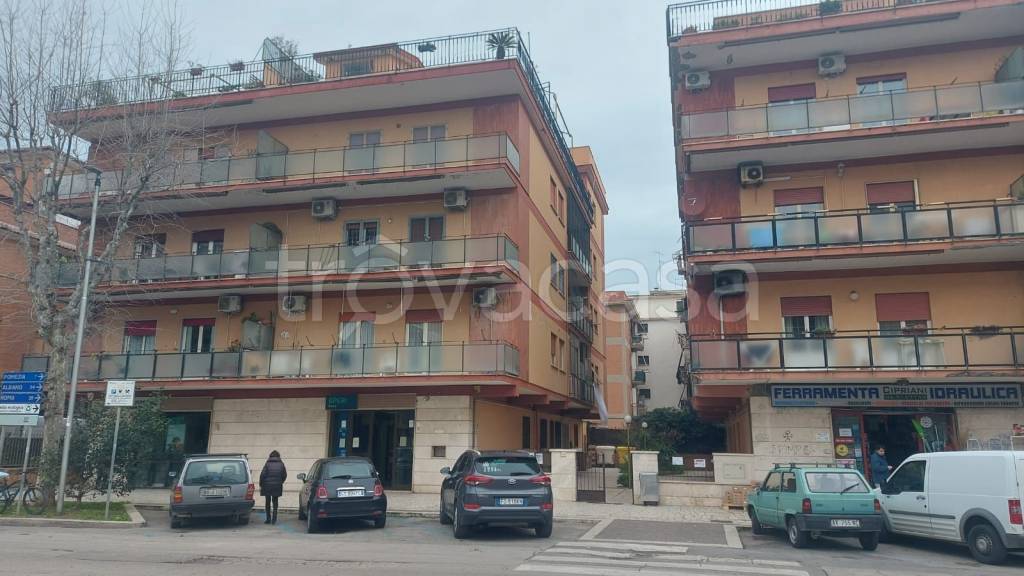 appartamento in vendita a Pomezia in zona Torvaianica