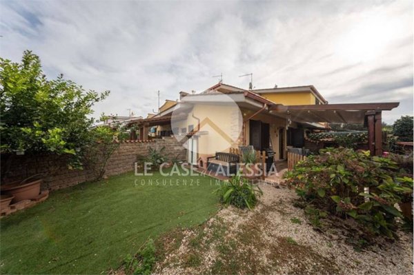 casa indipendente in vendita a Pomezia in zona Torvaianica