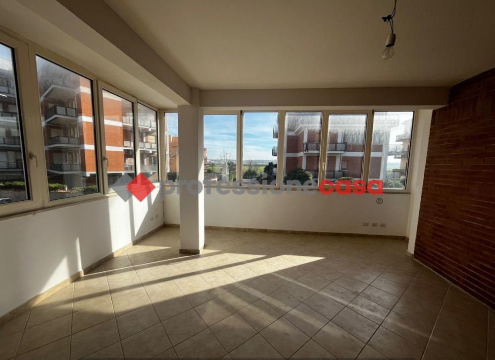 appartamento in vendita a Pomezia in zona Torvaianica