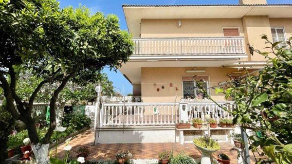 casa indipendente in vendita a Pomezia