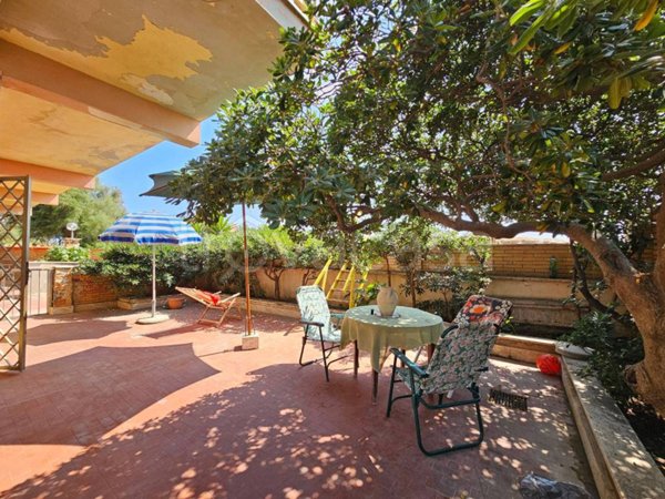 appartamento in vendita a Pomezia in zona Torvaianica