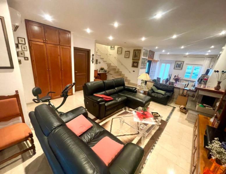 casa indipendente in vendita a Pomezia