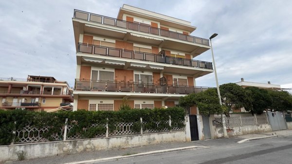 appartamento in vendita a Pomezia in zona Torvaianica