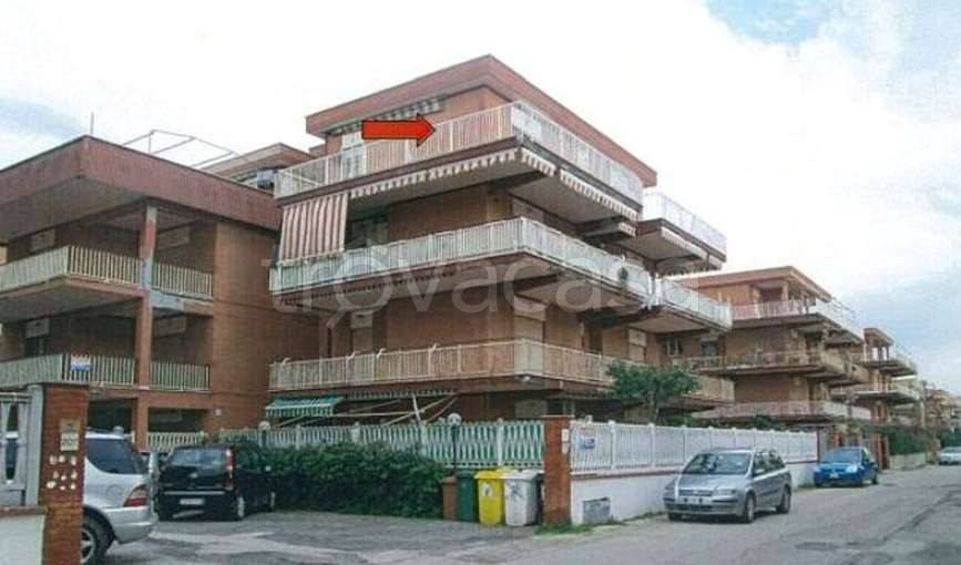 appartamento in vendita a Pomezia in zona Torvaianica