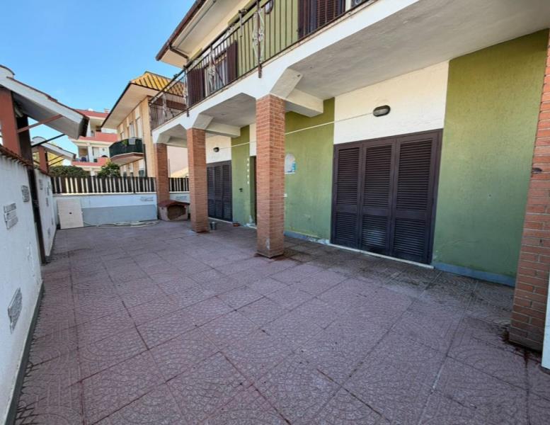 appartamento in vendita a Pomezia in zona Torvaianica