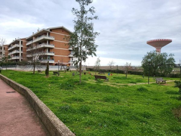 appartamento in vendita a Pomezia in zona Santa Palomba