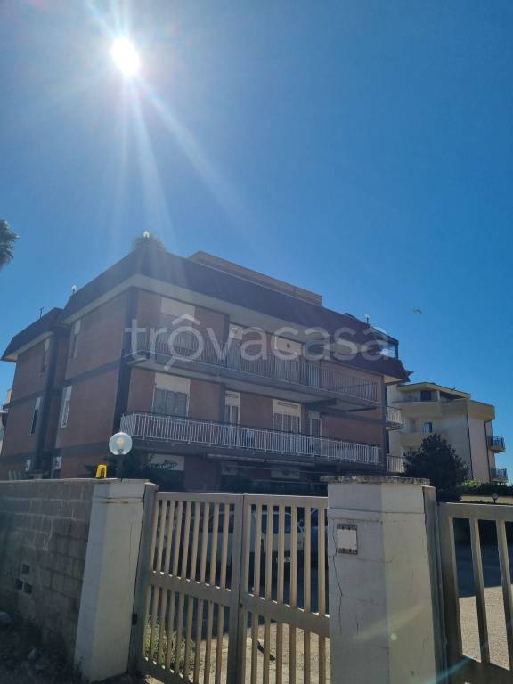 appartamento in vendita a Pomezia in zona Torvaianica