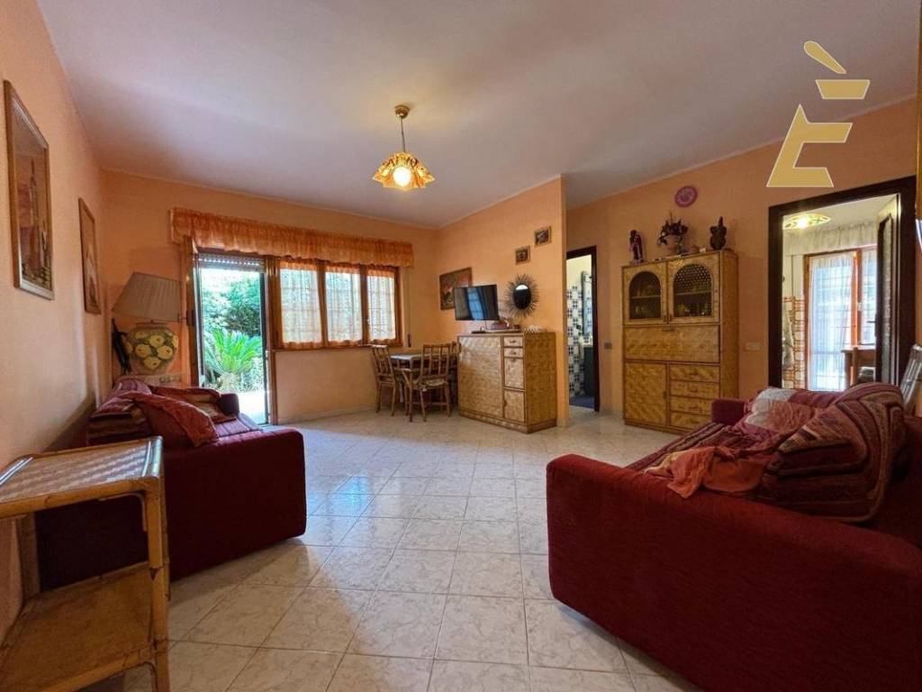 appartamento in vendita a Pomezia in zona Torvaianica