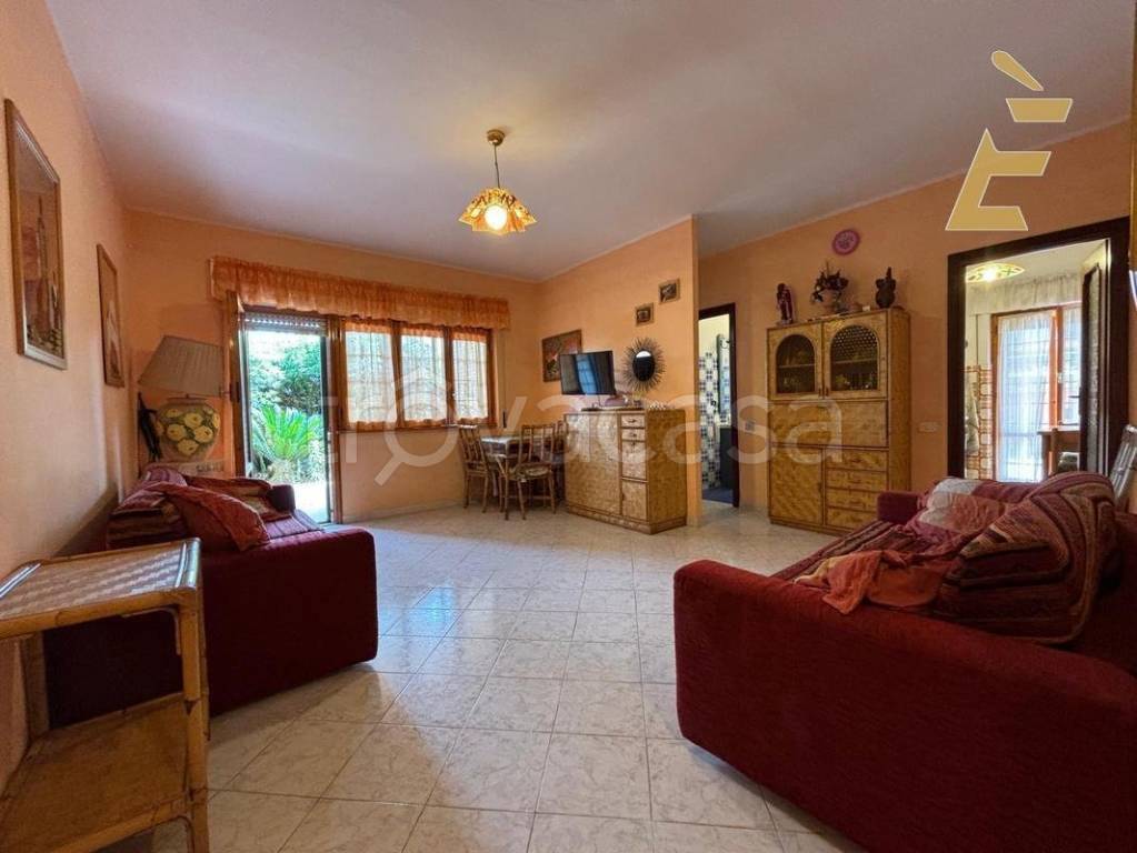 appartamento in vendita a Pomezia in zona Torvaianica